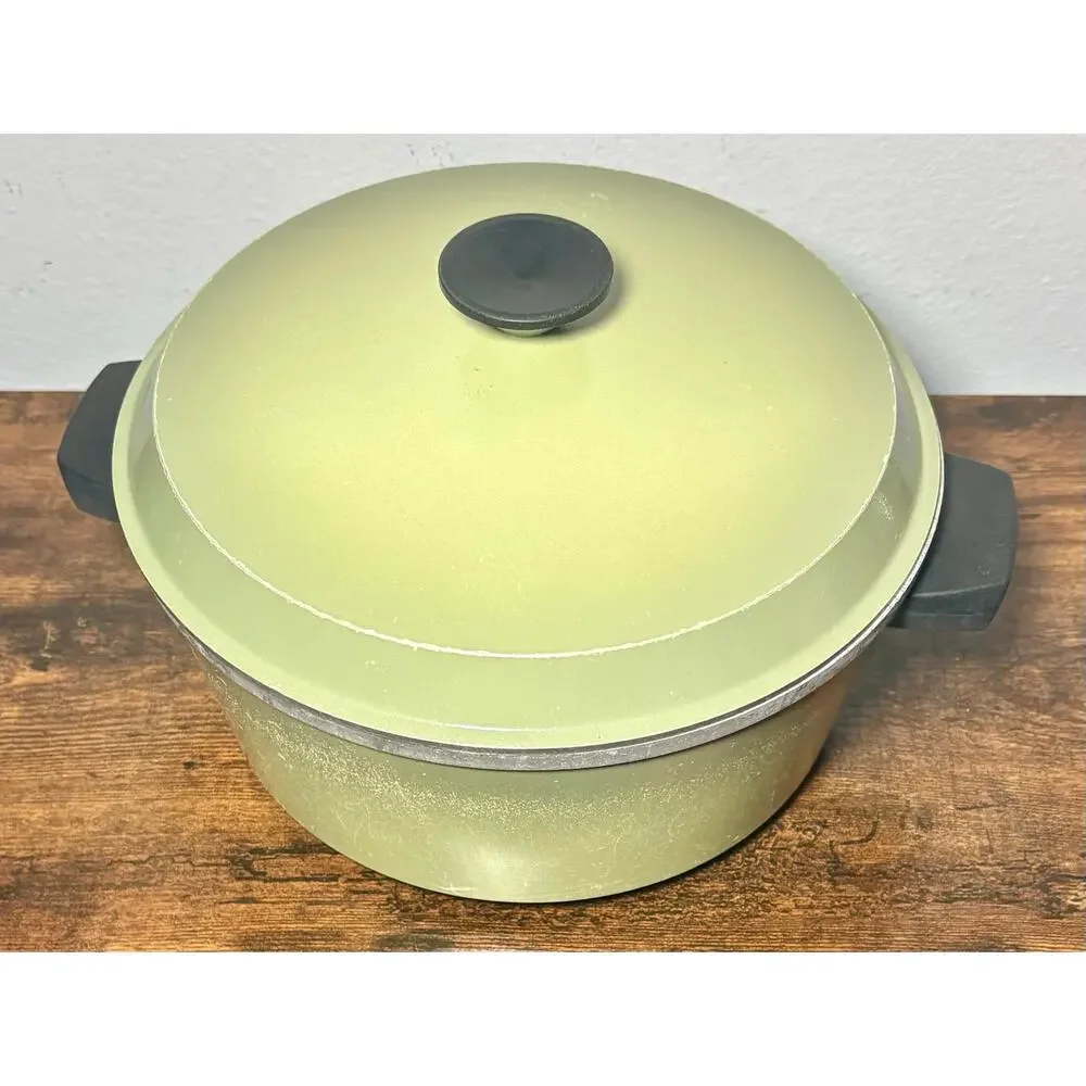Vintage 1960s Colorama by Regal Avocado Green Aluminum 4 QT Dutch Oven with lid